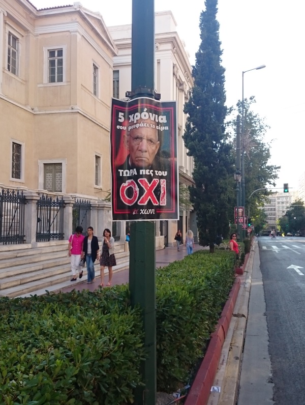 Nei-sidens plakater med portrett av den tyske finansministeren Wolfgang Schäuble preger gatebildet i Athen i disse dager.