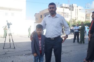 Mahmoud og sønnen Khalid ble bedt om å vende tilbake til Hebron. De fikk ikke beøkt Al Aqsa-moskeen under ramadan.